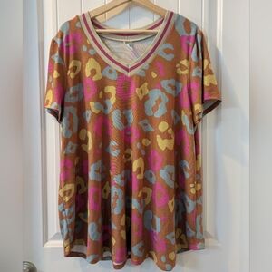 Honeyme Curvy Multicolor V-Neck Leopard Print Short Sleeve Knit Top